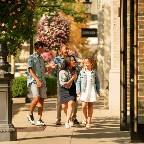 Family shopping at Station Park